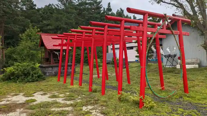 中富豊受稲荷大神の鳥居