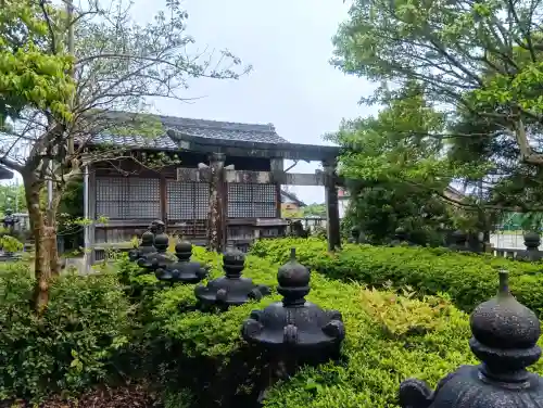 天王神社の{uncategorized: "未分類", other: "その他", undefined: "問題あり", building: "その他建物", grave: "お墓", sacred_gate: "鳥居", guardian: "狛犬", statue: "像", buddha: "仏像", history: "歴史", nature: "自然", garden: "庭園", animal: "動物", pagoda: "塔", temizu: "手水舎", mountain_gate: "山門・神門", sanctuary: "本殿・本堂", subordinate: "末社・摂社", art: "芸術", scenery: "景色", jizo: "地蔵", ema: "絵馬", goshuin: "御朱印", omikuji: "おみくじ", items: "授与品その他", amulet: "お守り", goshuincho: "御朱印帳", eats: "食事", festival: "お祭り", votive_dance: "神楽", shichigosan: "七五三参", wedding: "結婚式", experience: "体験その他", initially: "初詣", around: "周辺", anti_infection: "感染症対策"}
