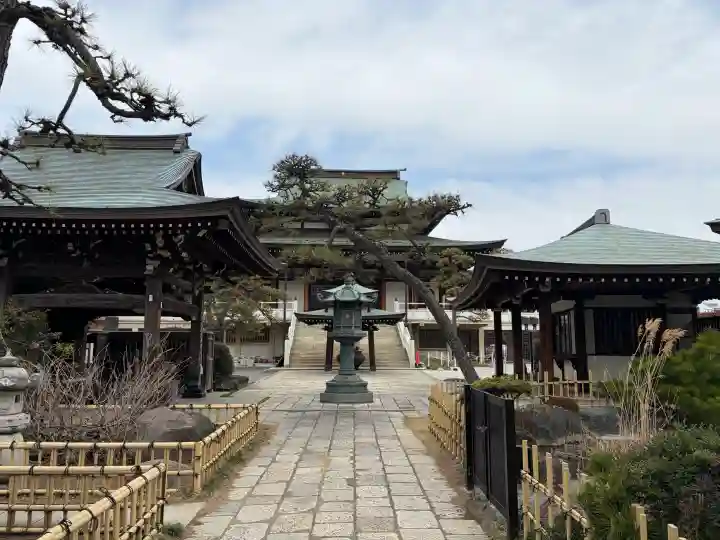 萬満寺の{uncategorized: "未分類", other: "その他", undefined: "問題あり", building: "その他建物", grave: "お墓", sacred_gate: "鳥居", guardian: "狛犬", statue: "像", buddha: "仏像", history: "歴史", nature: "自然", garden: "庭園", animal: "動物", pagoda: "塔", temizu: "手水舎", mountain_gate: "山門・神門", sanctuary: "本殿・本堂", subordinate: "末社・摂社", art: "芸術", scenery: "景色", jizo: "地蔵", ema: "絵馬", goshuin: "御朱印", omikuji: "おみくじ", items: "授与品その他", amulet: "お守り", goshuincho: "御朱印帳", eats: "食事", festival: "お祭り", votive_dance: "神楽", shichigosan: "七五三参", wedding: "結婚式", experience: "体験その他", initially: "初詣", around: "周辺", anti_infection: "感染症対策"}