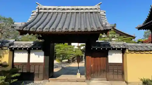 崇福寺の山門