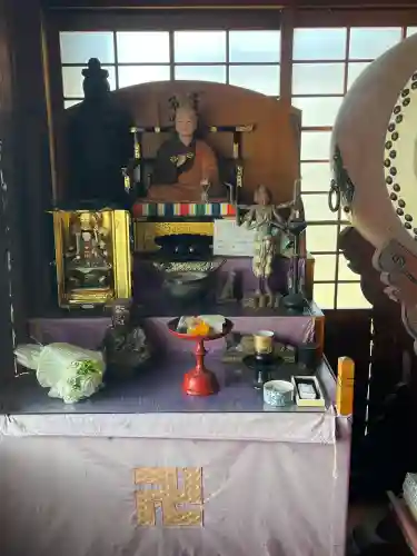 長徳院の{uncategorized: "未分類", other: "その他", undefined: "問題あり", building: "その他建物", grave: "お墓", sacred_gate: "鳥居", guardian: "狛犬", statue: "像", buddha: "仏像", history: "歴史", nature: "自然", garden: "庭園", animal: "動物", pagoda: "塔", temizu: "手水舎", mountain_gate: "山門・神門", sanctuary: "本殿・本堂", subordinate: "末社・摂社", art: "芸術", scenery: "景色", jizo: "地蔵", ema: "絵馬", goshuin: "御朱印", omikuji: "おみくじ", items: "授与品その他", amulet: "お守り", goshuincho: "御朱印帳", eats: "食事", festival: "お祭り", votive_dance: "神楽", shichigosan: "七五三参", wedding: "結婚式", experience: "体験その他", initially: "初詣", around: "周辺", anti_infection: "感染症対策"}