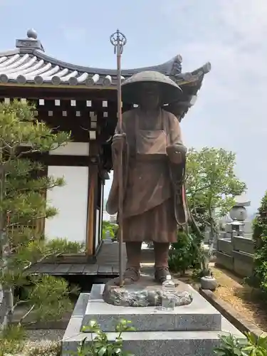 成願寺の像