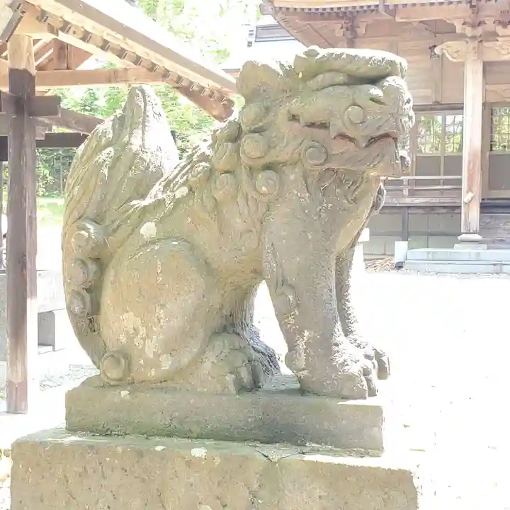 権現山内浦神社の狛犬
