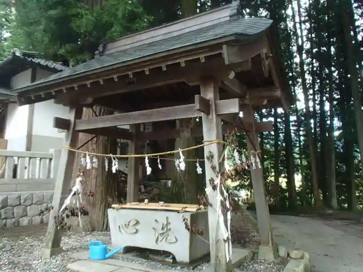 七久里神社の手水舎