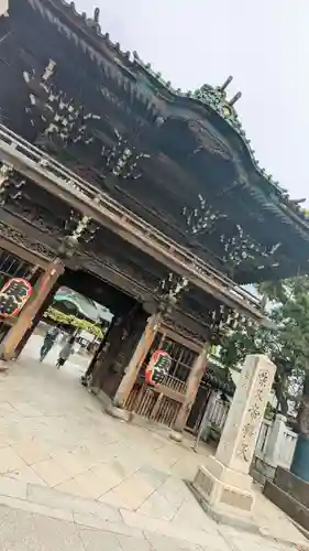 題経寺（柴又帝釈天）の山門・神門