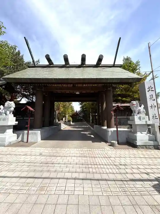 北見神社の山門・神門