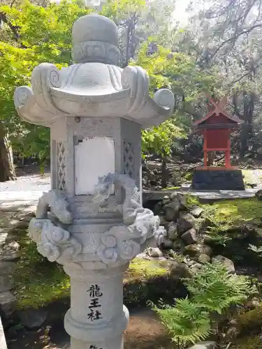 龍王社の{uncategorized: "未分類", other: "その他", undefined: "問題あり", building: "その他建物", grave: "お墓", sacred_gate: "鳥居", guardian: "狛犬", statue: "像", buddha: "仏像", history: "歴史", nature: "自然", garden: "庭園", animal: "動物", pagoda: "塔", temizu: "手水舎", mountain_gate: "山門・神門", sanctuary: "本殿・本堂", subordinate: "末社・摂社", art: "芸術", scenery: "景色", jizo: "地蔵", ema: "絵馬", goshuin: "御朱印", omikuji: "おみくじ", items: "授与品その他", amulet: "お守り", goshuincho: "御朱印帳", eats: "食事", festival: "お祭り", votive_dance: "神楽", shichigosan: "七五三参", wedding: "結婚式", experience: "体験その他", initially: "初詣", around: "周辺", anti_infection: "感染症対策"}
