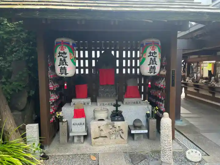 全興寺の{uncategorized: "未分類", other: "その他", undefined: "問題あり", building: "その他建物", grave: "お墓", sacred_gate: "鳥居", guardian: "狛犬", statue: "像", buddha: "仏像", history: "歴史", nature: "自然", garden: "庭園", animal: "動物", pagoda: "塔", temizu: "手水舎", mountain_gate: "山門・神門", sanctuary: "本殿・本堂", subordinate: "末社・摂社", art: "芸術", scenery: "景色", jizo: "地蔵", ema: "絵馬", goshuin: "御朱印", omikuji: "おみくじ", items: "授与品その他", amulet: "お守り", goshuincho: "御朱印帳", eats: "食事", festival: "お祭り", votive_dance: "神楽", shichigosan: "七五三参", wedding: "結婚式", experience: "体験その他", initially: "初詣", around: "周辺", anti_infection: "感染症対策"}