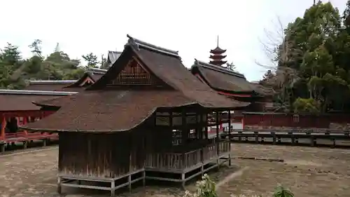 厳島神社の本殿