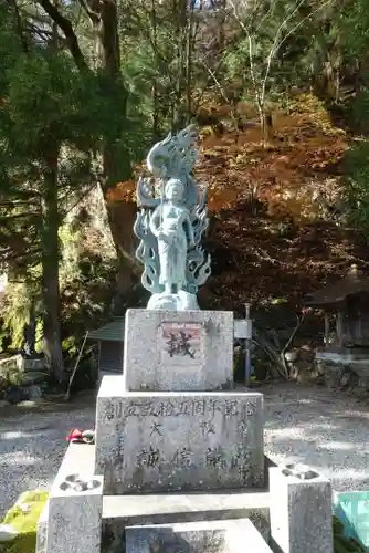 龍泉寺の像