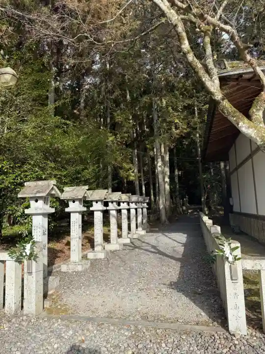 八幡神社松平東照宮の{uncategorized: "未分類", other: "その他", undefined: "問題あり", building: "その他建物", grave: "お墓", sacred_gate: "鳥居", guardian: "狛犬", statue: "像", buddha: "仏像", history: "歴史", nature: "自然", garden: "庭園", animal: "動物", pagoda: "塔", temizu: "手水舎", mountain_gate: "山門・神門", sanctuary: "本殿・本堂", subordinate: "末社・摂社", art: "芸術", scenery: "景色", jizo: "地蔵", ema: "絵馬", goshuin: "御朱印", omikuji: "おみくじ", items: "授与品その他", amulet: "お守り", goshuincho: "御朱印帳", eats: "食事", festival: "お祭り", votive_dance: "神楽", shichigosan: "七五三参", wedding: "結婚式", experience: "体験その他", initially: "初詣", around: "周辺", anti_infection: "感染症対策"}