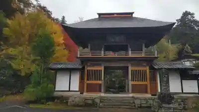 秩父札所三十二番　法性寺の山門・神門