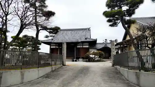 東連寺の山門