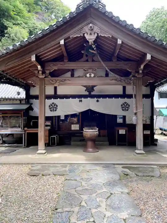 宝山寺の本殿・本堂