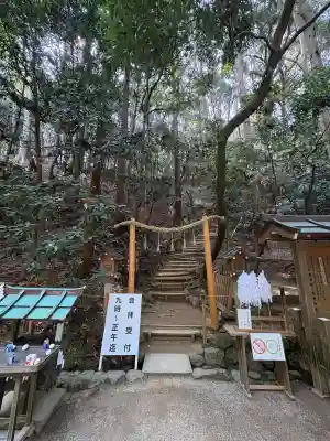 狭井坐大神荒魂神社(狭井神社)の{uncategorized: "未分類", other: "その他", undefined: "問題あり", building: "その他建物", grave: "お墓", sacred_gate: "鳥居", guardian: "狛犬", statue: "像", buddha: "仏像", history: "歴史", nature: "自然", garden: "庭園", animal: "動物", pagoda: "塔", temizu: "手水舎", mountain_gate: "山門・神門", sanctuary: "本殿・本堂", subordinate: "末社・摂社", art: "芸術", scenery: "景色", jizo: "地蔵", ema: "絵馬", goshuin: "御朱印", omikuji: "おみくじ", items: "授与品その他", amulet: "お守り", goshuincho: "御朱印帳", eats: "食事", festival: "お祭り", votive_dance: "神楽", shichigosan: "七五三参", wedding: "結婚式", experience: "体験その他", initially: "初詣", around: "周辺", anti_infection: "感染症対策"}
