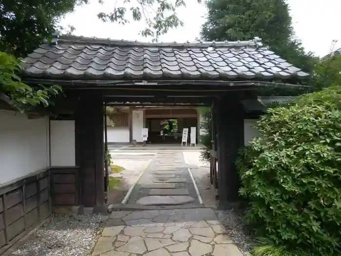 月照寺の山門