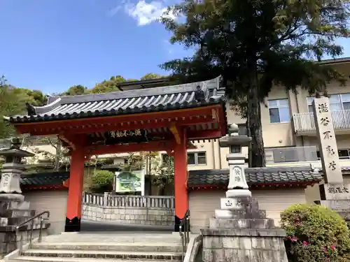 瀧谷不動尊　明王寺の山門