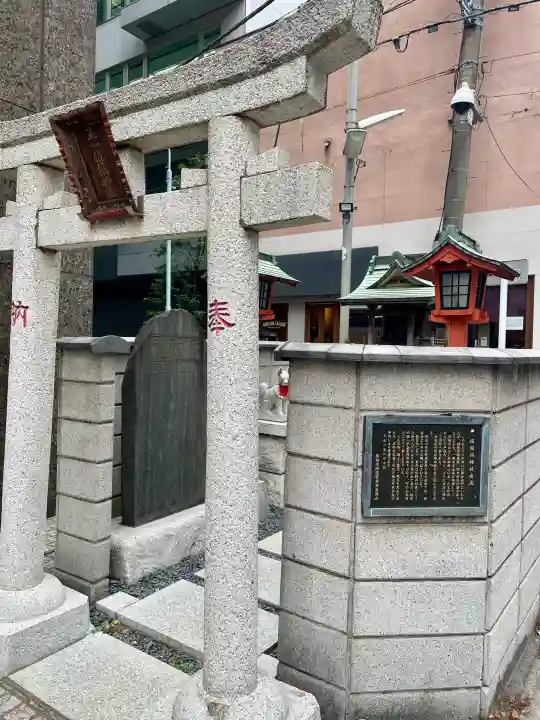 橘稲荷神社の{uncategorized: "未分類", other: "その他", undefined: "問題あり", building: "その他建物", grave: "お墓", sacred_gate: "鳥居", guardian: "狛犬", statue: "像", buddha: "仏像", history: "歴史", nature: "自然", garden: "庭園", animal: "動物", pagoda: "塔", temizu: "手水舎", mountain_gate: "山門・神門", sanctuary: "本殿・本堂", subordinate: "末社・摂社", art: "芸術", scenery: "景色", jizo: "地蔵", ema: "絵馬", goshuin: "御朱印", omikuji: "おみくじ", items: "授与品その他", amulet: "お守り", goshuincho: "御朱印帳", eats: "食事", festival: "お祭り", votive_dance: "神楽", shichigosan: "七五三参", wedding: "結婚式", experience: "体験その他", initially: "初詣", around: "周辺", anti_infection: "感染症対策"}
