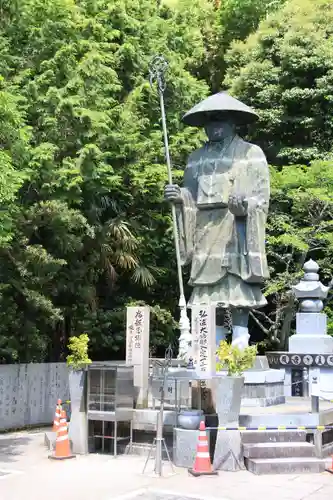 大窪寺の像