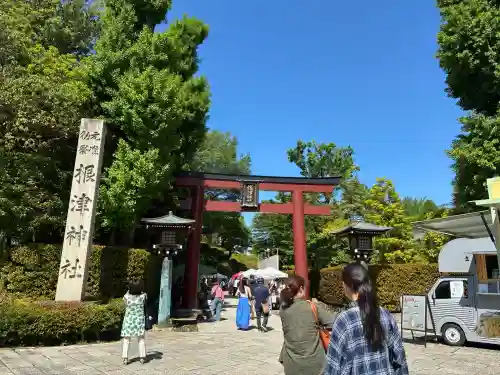 根津神社の{uncategorized: "未分類", other: "その他", undefined: "問題あり", building: "その他建物", grave: "お墓", sacred_gate: "鳥居", guardian: "狛犬", statue: "像", buddha: "仏像", history: "歴史", nature: "自然", garden: "庭園", animal: "動物", pagoda: "塔", temizu: "手水舎", mountain_gate: "山門・神門", sanctuary: "本殿・本堂", subordinate: "末社・摂社", art: "芸術", scenery: "景色", jizo: "地蔵", ema: "絵馬", goshuin: "御朱印", omikuji: "おみくじ", items: "授与品その他", amulet: "お守り", goshuincho: "御朱印帳", eats: "食事", festival: "お祭り", votive_dance: "神楽", shichigosan: "七五三参", wedding: "結婚式", experience: "体験その他", initially: "初詣", around: "周辺", anti_infection: "感染症対策"}