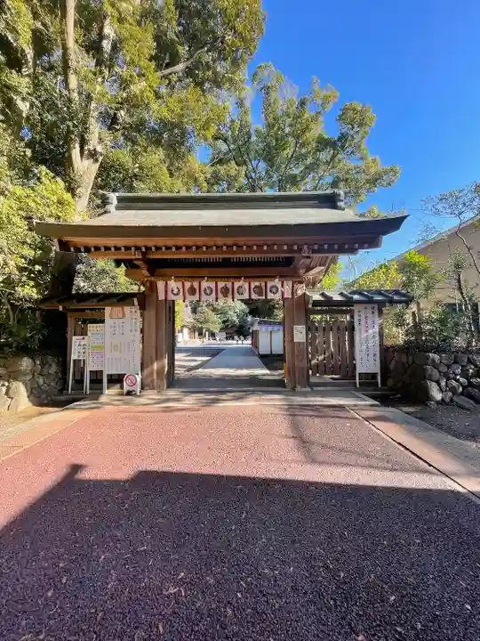 砥鹿神社(里宮)の山門・神門