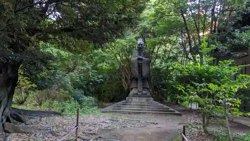 湯島聖堂の像