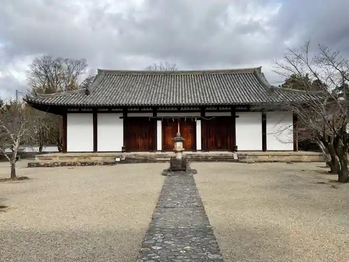 新薬師寺の本殿・本堂