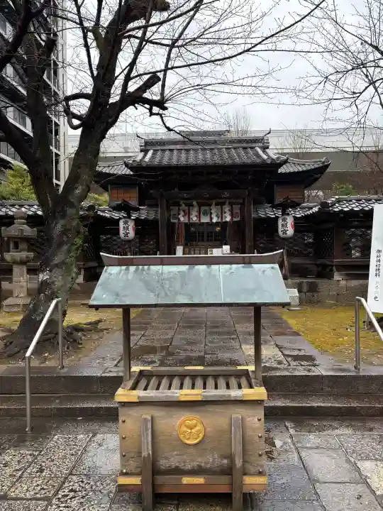 名古屋東照宮の{uncategorized: "未分類", other: "その他", undefined: "問題あり", building: "その他建物", grave: "お墓", sacred_gate: "鳥居", guardian: "狛犬", statue: "像", buddha: "仏像", history: "歴史", nature: "自然", garden: "庭園", animal: "動物", pagoda: "塔", temizu: "手水舎", mountain_gate: "山門・神門", sanctuary: "本殿・本堂", subordinate: "末社・摂社", art: "芸術", scenery: "景色", jizo: "地蔵", ema: "絵馬", goshuin: "御朱印", omikuji: "おみくじ", items: "授与品その他", amulet: "お守り", goshuincho: "御朱印帳", eats: "食事", festival: "お祭り", votive_dance: "神楽", shichigosan: "七五三参", wedding: "結婚式", experience: "体験その他", initially: "初詣", around: "周辺", anti_infection: "感染症対策"}