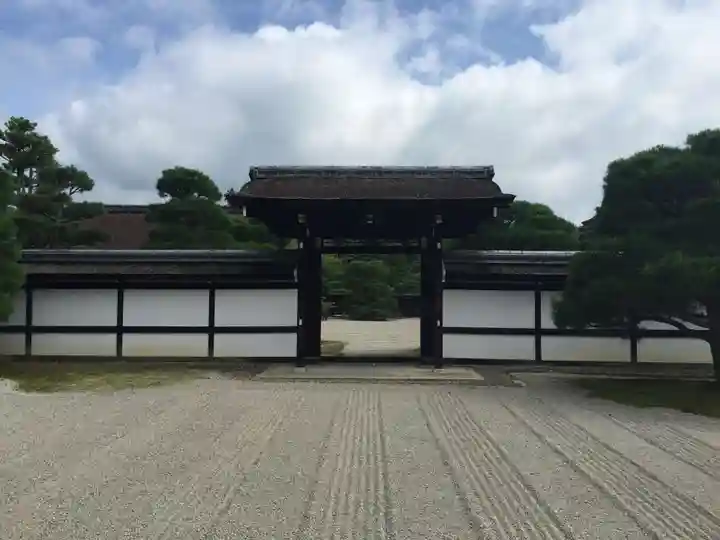 仁和寺の山門・神門