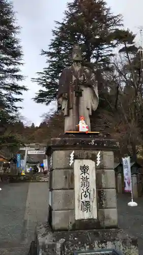 南湖神社の像