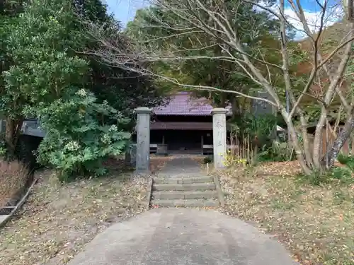 道場寺の山門