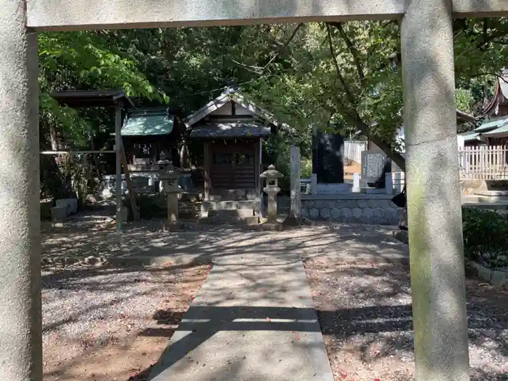 上地八幡宮の末社・摂社