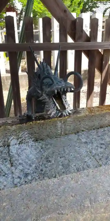 上野神社の手水舎