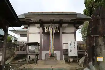 三ツ石神社の本殿・本堂