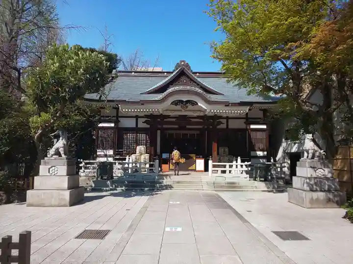 鳥越神社の本殿・本堂