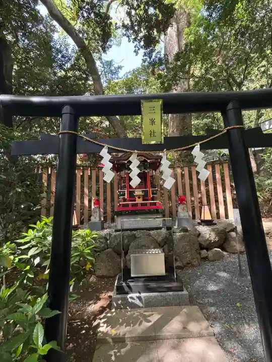 來宮神社の{uncategorized: "未分類", other: "その他", undefined: "問題あり", building: "その他建物", grave: "お墓", sacred_gate: "鳥居", guardian: "狛犬", statue: "像", buddha: "仏像", history: "歴史", nature: "自然", garden: "庭園", animal: "動物", pagoda: "塔", temizu: "手水舎", mountain_gate: "山門・神門", sanctuary: "本殿・本堂", subordinate: "末社・摂社", art: "芸術", scenery: "景色", jizo: "地蔵", ema: "絵馬", goshuin: "御朱印", omikuji: "おみくじ", items: "授与品その他", amulet: "お守り", goshuincho: "御朱印帳", eats: "食事", festival: "お祭り", votive_dance: "神楽", shichigosan: "七五三参", wedding: "結婚式", experience: "体験その他", initially: "初詣", around: "周辺", anti_infection: "感染症対策"}