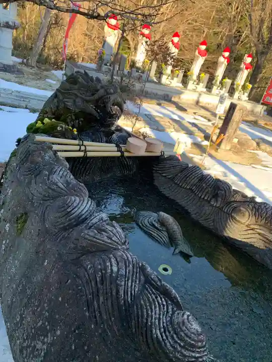 信濃比叡廣拯院の手水舎