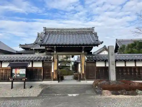 曼陀羅寺の山門