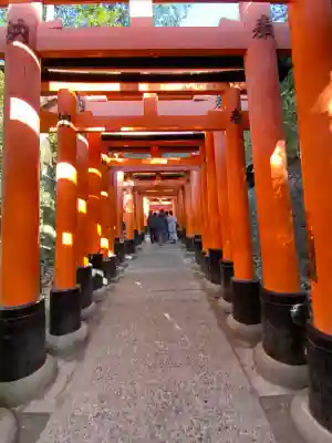伏見稲荷大社の{uncategorized: "未分類", other: "その他", undefined: "問題あり", building: "その他建物", grave: "お墓", sacred_gate: "鳥居", guardian: "狛犬", statue: "像", buddha: "仏像", history: "歴史", nature: "自然", garden: "庭園", animal: "動物", pagoda: "塔", temizu: "手水舎", mountain_gate: "山門・神門", sanctuary: "本殿・本堂", subordinate: "末社・摂社", art: "芸術", scenery: "景色", jizo: "地蔵", ema: "絵馬", goshuin: "御朱印", omikuji: "おみくじ", items: "授与品その他", amulet: "お守り", goshuincho: "御朱印帳", eats: "食事", festival: "お祭り", votive_dance: "神楽", shichigosan: "七五三参", wedding: "結婚式", experience: "体験その他", initially: "初詣", around: "周辺", anti_infection: "感染症対策"}