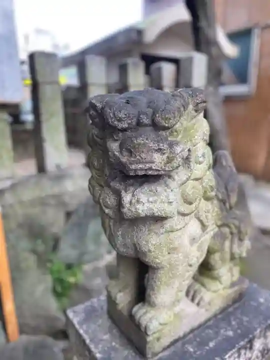 横田神社の狛犬