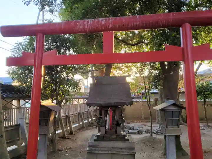 鷹飼八幡神社の末社・摂社