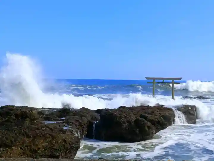 大洗磯前神社の{uncategorized: "未分類", other: "その他", undefined: "問題あり", building: "その他建物", grave: "お墓", sacred_gate: "鳥居", guardian: "狛犬", statue: "像", buddha: "仏像", history: "歴史", nature: "自然", garden: "庭園", animal: "動物", pagoda: "塔", temizu: "手水舎", mountain_gate: "山門・神門", sanctuary: "本殿・本堂", subordinate: "末社・摂社", art: "芸術", scenery: "景色", jizo: "地蔵", ema: "絵馬", goshuin: "御朱印", omikuji: "おみくじ", items: "授与品その他", amulet: "お守り", goshuincho: "御朱印帳", eats: "食事", festival: "お祭り", votive_dance: "神楽", shichigosan: "七五三参", wedding: "結婚式", experience: "体験その他", initially: "初詣", around: "周辺", anti_infection: "感染症対策"}
