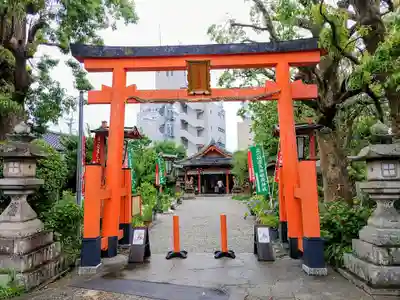 源九郎稲荷神社の鳥居