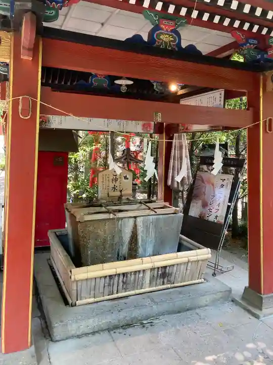 冠稲荷神社の手水舎