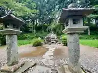 万治の石仏のその他建物