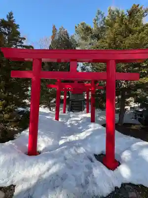 赤平神社の{uncategorized: "未分類", other: "その他", undefined: "問題あり", building: "その他建物", grave: "お墓", sacred_gate: "鳥居", guardian: "狛犬", statue: "像", buddha: "仏像", history: "歴史", nature: "自然", garden: "庭園", animal: "動物", pagoda: "塔", temizu: "手水舎", mountain_gate: "山門・神門", sanctuary: "本殿・本堂", subordinate: "末社・摂社", art: "芸術", scenery: "景色", jizo: "地蔵", ema: "絵馬", goshuin: "御朱印", omikuji: "おみくじ", items: "授与品その他", amulet: "お守り", goshuincho: "御朱印帳", eats: "食事", festival: "お祭り", votive_dance: "神楽", shichigosan: "七五三参", wedding: "結婚式", experience: "体験その他", initially: "初詣", around: "周辺", anti_infection: "感染症対策"}