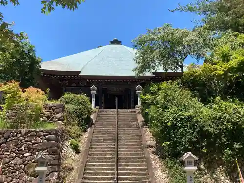 目の霊山　油山寺の本殿・本堂
