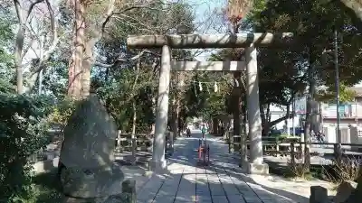 越ヶ谷久伊豆神社の鳥居