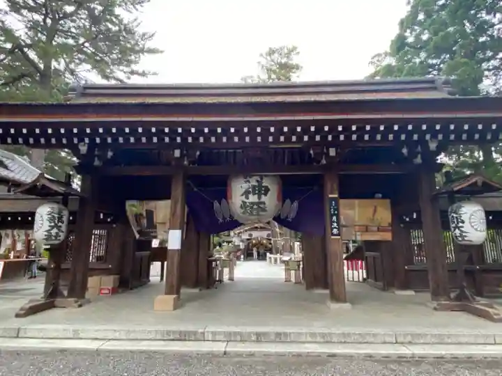 建部大社の山門・神門