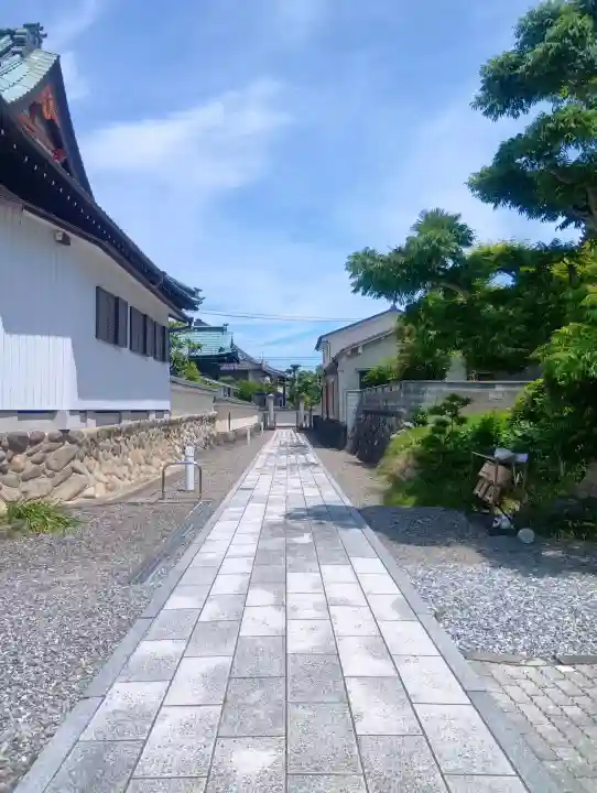 満福寺の{uncategorized: "未分類", other: "その他", undefined: "問題あり", building: "その他建物", grave: "お墓", sacred_gate: "鳥居", guardian: "狛犬", statue: "像", buddha: "仏像", history: "歴史", nature: "自然", garden: "庭園", animal: "動物", pagoda: "塔", temizu: "手水舎", mountain_gate: "山門・神門", sanctuary: "本殿・本堂", subordinate: "末社・摂社", art: "芸術", scenery: "景色", jizo: "地蔵", ema: "絵馬", goshuin: "御朱印", omikuji: "おみくじ", items: "授与品その他", amulet: "お守り", goshuincho: "御朱印帳", eats: "食事", festival: "お祭り", votive_dance: "神楽", shichigosan: "七五三参", wedding: "結婚式", experience: "体験その他", initially: "初詣", around: "周辺", anti_infection: "感染症対策"}